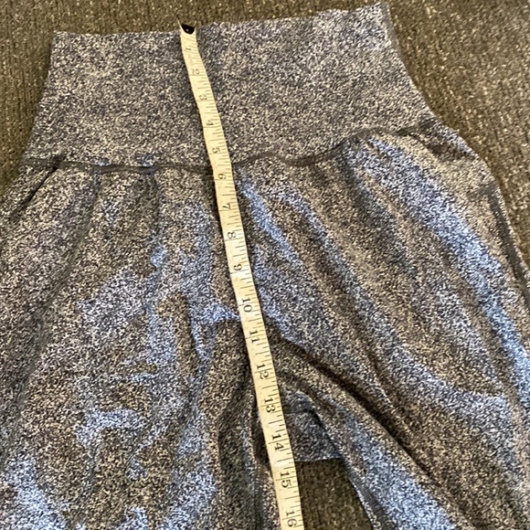 Lululemon high waisted crop pants - Picture 6 of 8